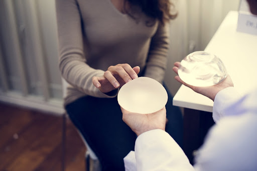 Choosing the Best Breast Implant CC Size Versus Bra Cup Size
